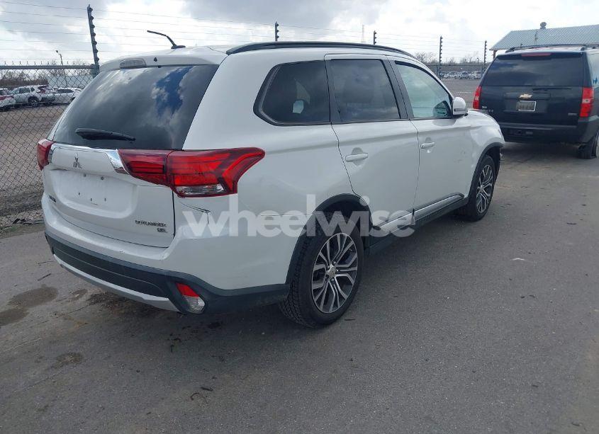 Photo 4 of 2016 Mitsubishi Outlander SEL (VIN JA4AD3A33GZ033884)