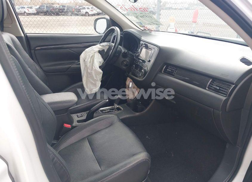 Photo 5 of 2016 Mitsubishi Outlander SEL (VIN JA4AD3A33GZ033884)