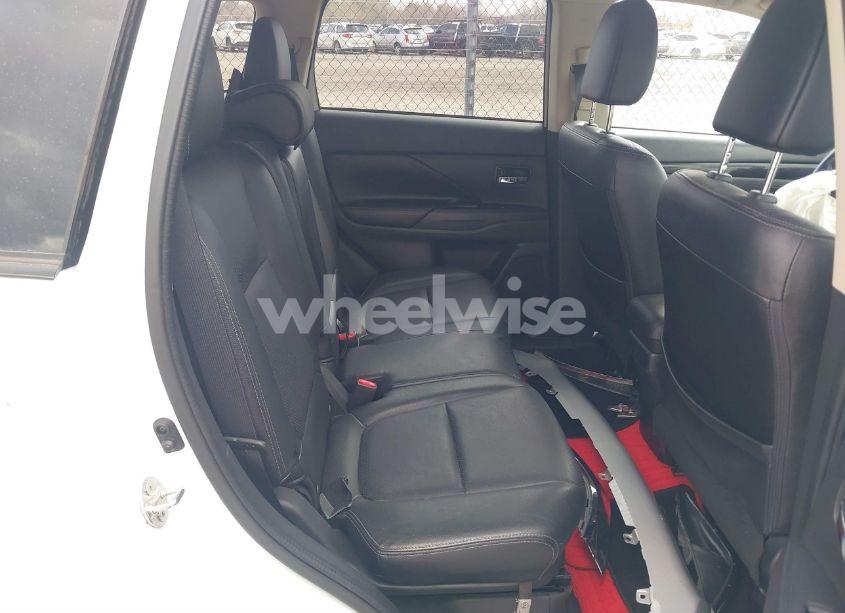 Photo 8 of 2016 Mitsubishi Outlander SEL (VIN JA4AD3A33GZ033884)