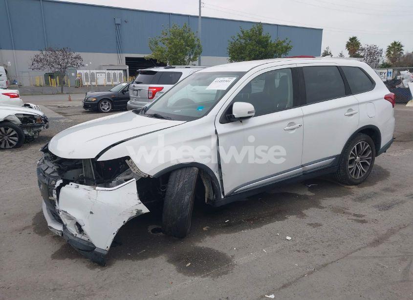 Photo 2 of 2017 Mitsubishi Outlander SE (VIN JA4AD3A33HZ044241)