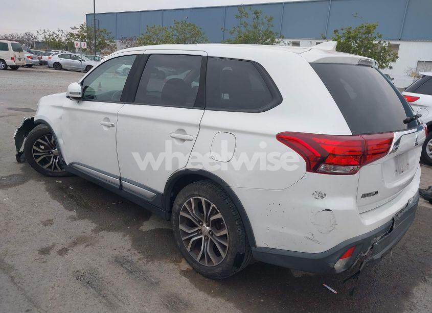 Photo 3 of 2017 Mitsubishi Outlander SE (VIN JA4AD3A33HZ044241)