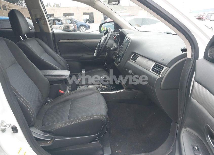 Photo 5 of 2017 Mitsubishi Outlander SE (VIN JA4AD3A33HZ044241)