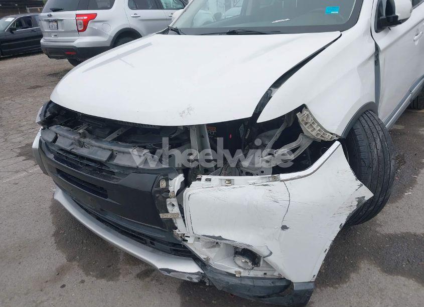 Photo 6 of 2017 Mitsubishi Outlander SE (VIN JA4AD3A33HZ044241)