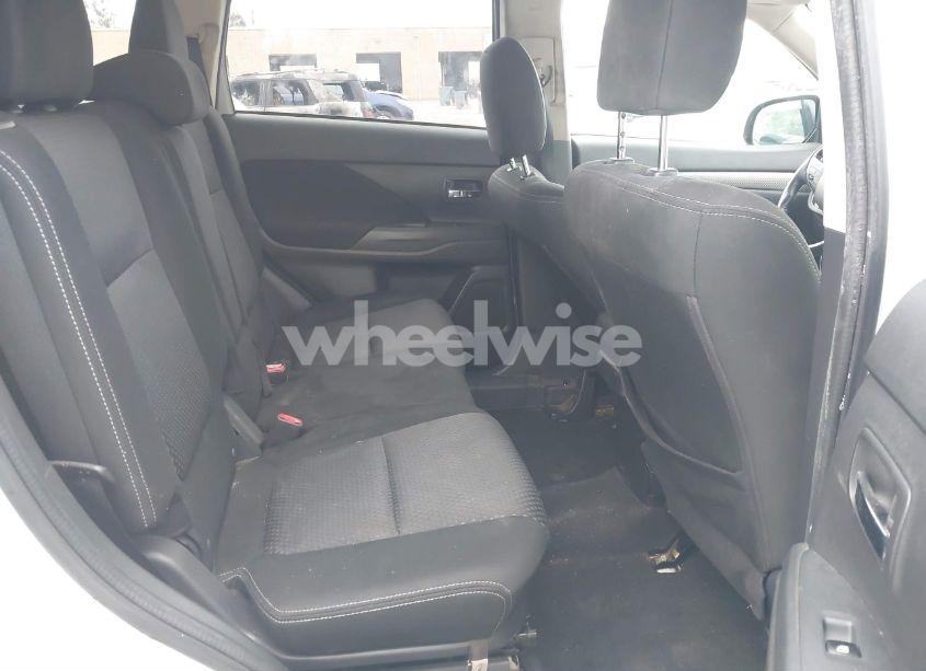 Photo 8 of 2017 Mitsubishi Outlander SE (VIN JA4AD3A33HZ044241)