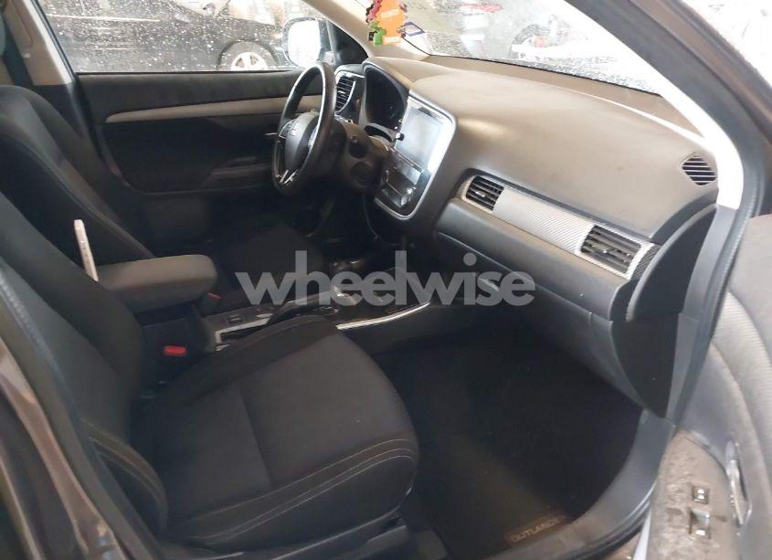 Photo 5 of 2017 Mitsubishi Outlander SE/SEL (VIN JA4AD3A33HZ051674)