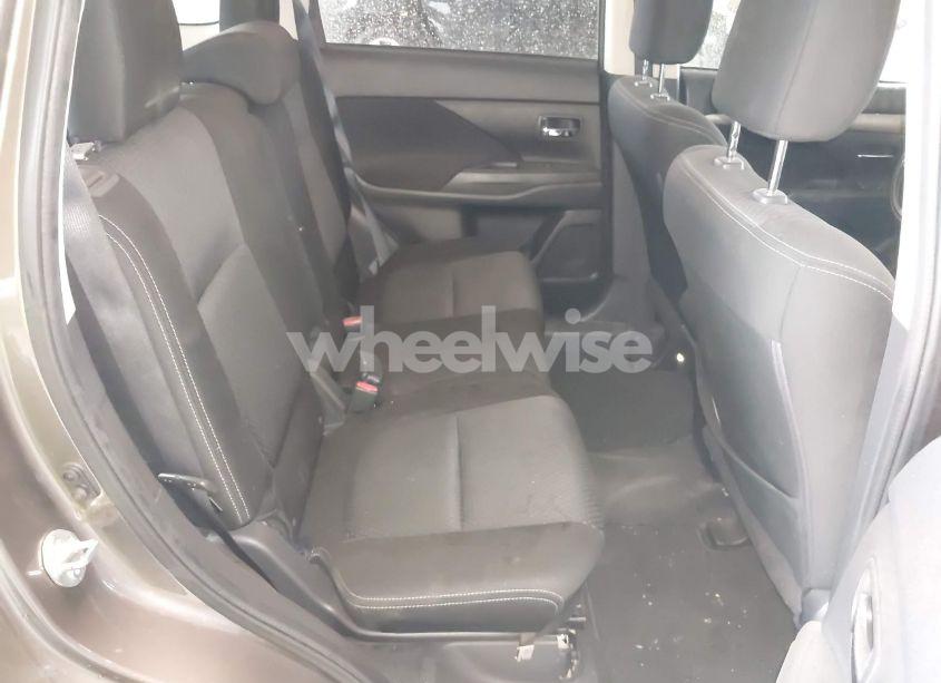 Photo 8 of 2017 Mitsubishi Outlander SE/SEL (VIN JA4AD3A33HZ051674)