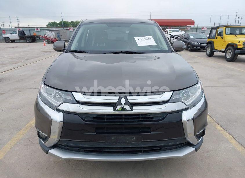 Photo 12 of 2018 Mitsubishi Outlander SE (VIN JA4AD3A33JZ015327)