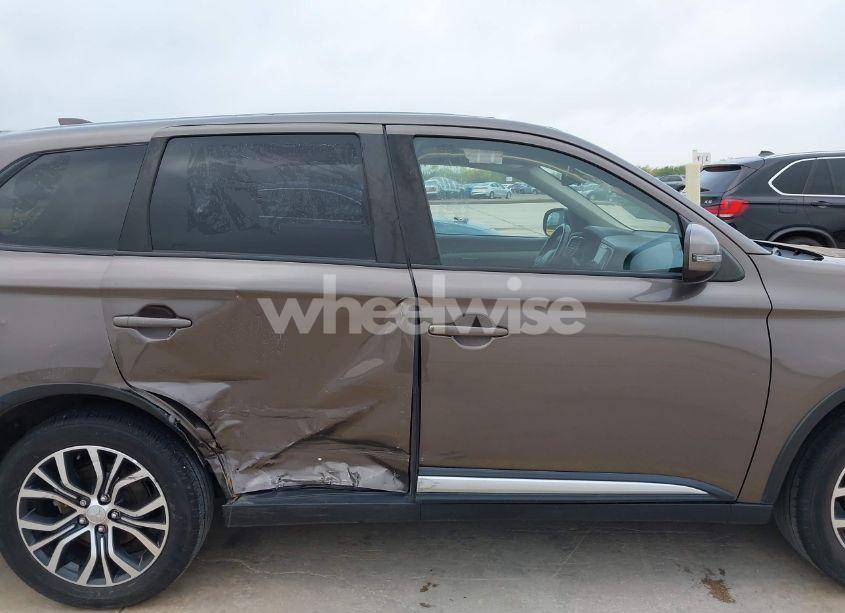 Photo 13 of 2018 Mitsubishi Outlander SE (VIN JA4AD3A33JZ015327)