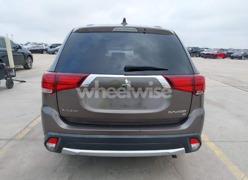 Photo 16 of 2018 Mitsubishi Outlander SE (VIN JA4AD3A33JZ015327)