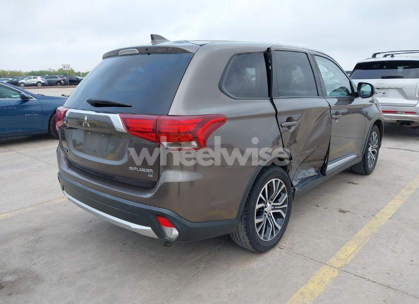 Photo 4 of 2018 Mitsubishi Outlander SE (VIN JA4AD3A33JZ015327)