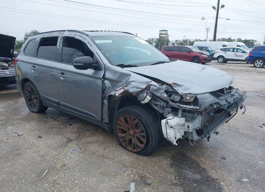 2018 Mitsubishi Outlander LE (VIN JA4AD3A33JZ033892) main photo