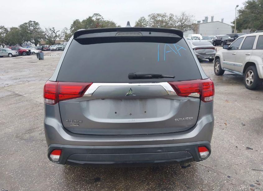 Photo 15 of 2018 Mitsubishi Outlander LE (VIN JA4AD3A33JZ033892)