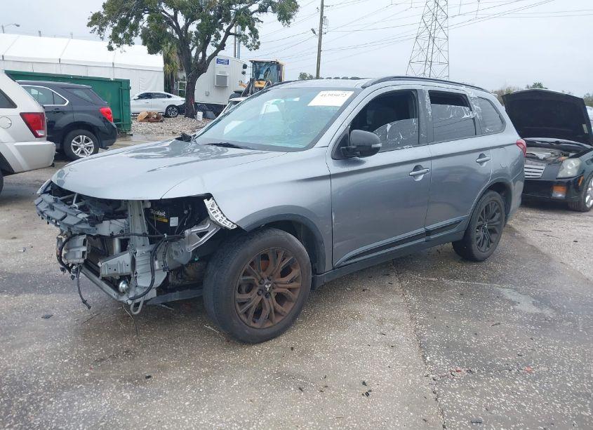 Photo 2 of 2018 Mitsubishi Outlander LE (VIN JA4AD3A33JZ033892)