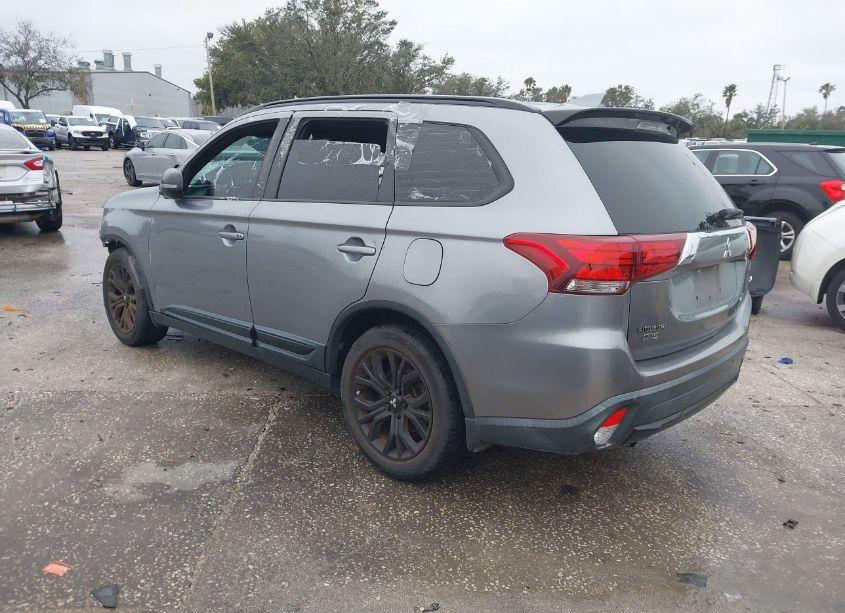Photo 3 of 2018 Mitsubishi Outlander LE (VIN JA4AD3A33JZ033892)