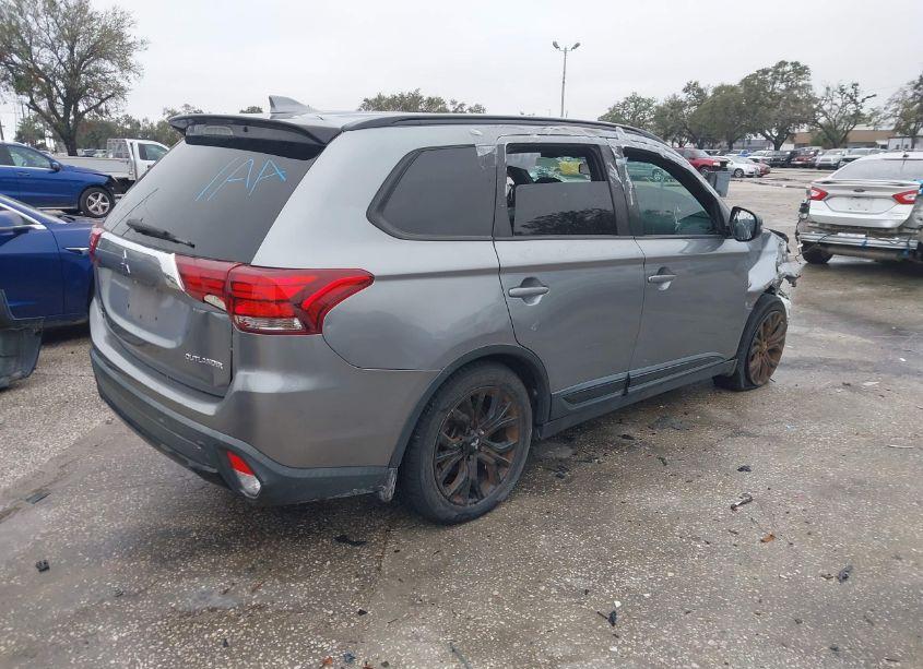 Photo 4 of 2018 Mitsubishi Outlander LE (VIN JA4AD3A33JZ033892)