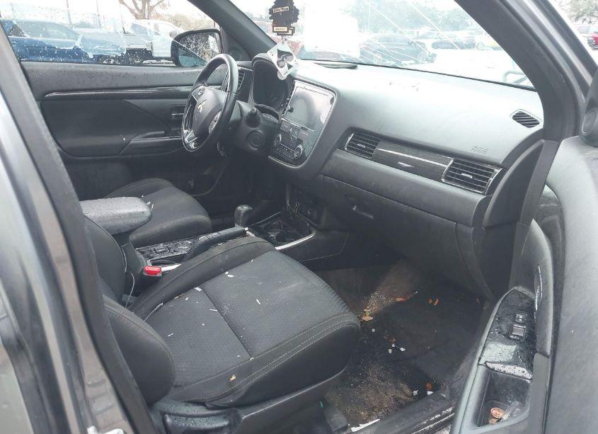 Photo 5 of 2018 Mitsubishi Outlander LE (VIN JA4AD3A33JZ033892)