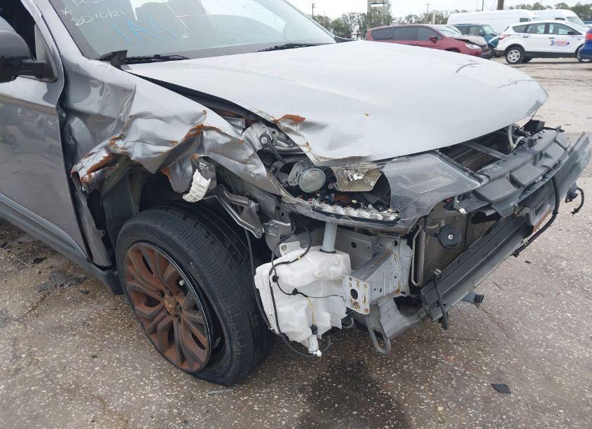 Photo 6 of 2018 Mitsubishi Outlander LE (VIN JA4AD3A33JZ033892)