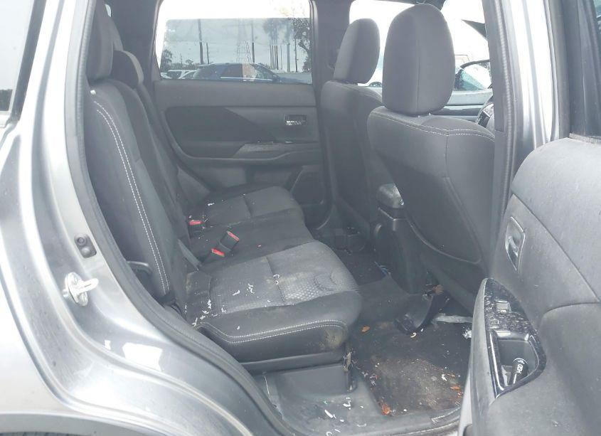Photo 8 of 2018 Mitsubishi Outlander LE (VIN JA4AD3A33JZ033892)