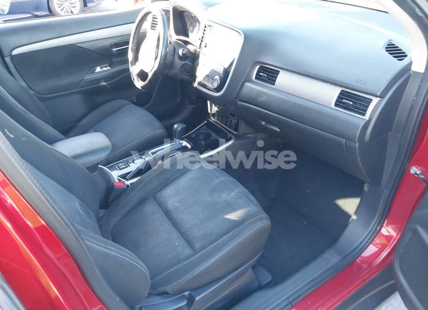 Photo 5 of 2018 Mitsubishi Outlander SE (VIN JA4AD3A33JZ037148)