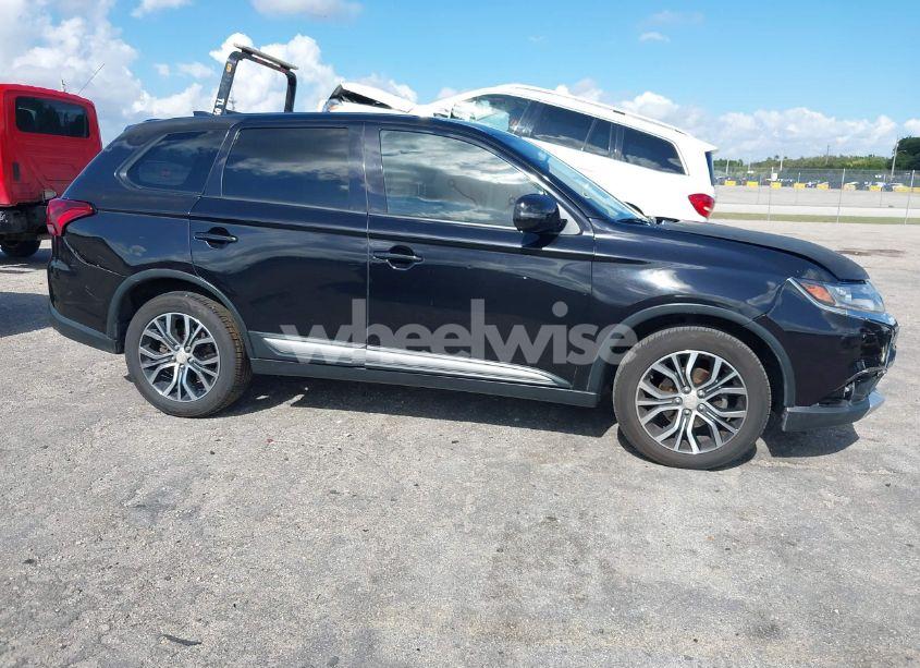 2018 Mitsubishi Outlander LE/SE/SEL (VIN JA4AD3A33JZ055813) main photo