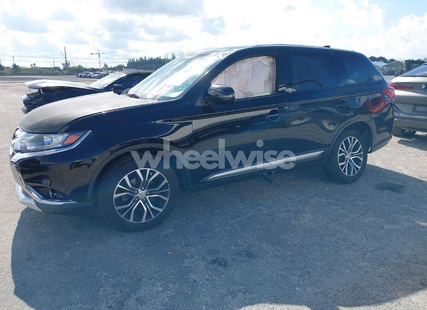 Photo 2 of 2018 Mitsubishi Outlander LE/SE/SEL (VIN JA4AD3A33JZ055813)