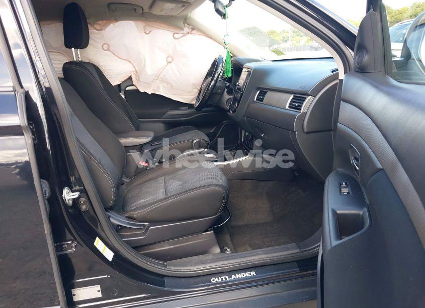 Photo 5 of 2018 Mitsubishi Outlander LE/SE/SEL (VIN JA4AD3A33JZ055813)