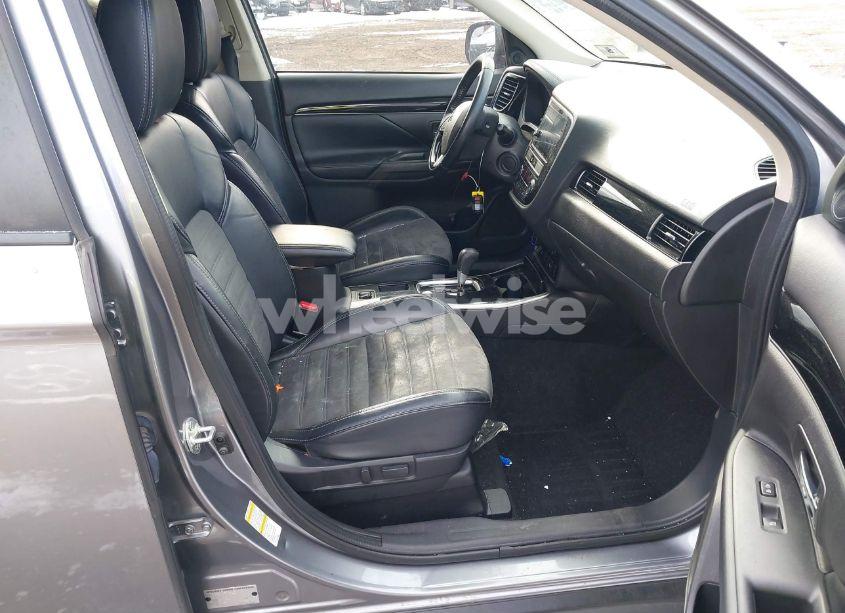 Photo 5 of 2019 Mitsubishi Outlander SE (VIN JA4AD3A33KZ006788)