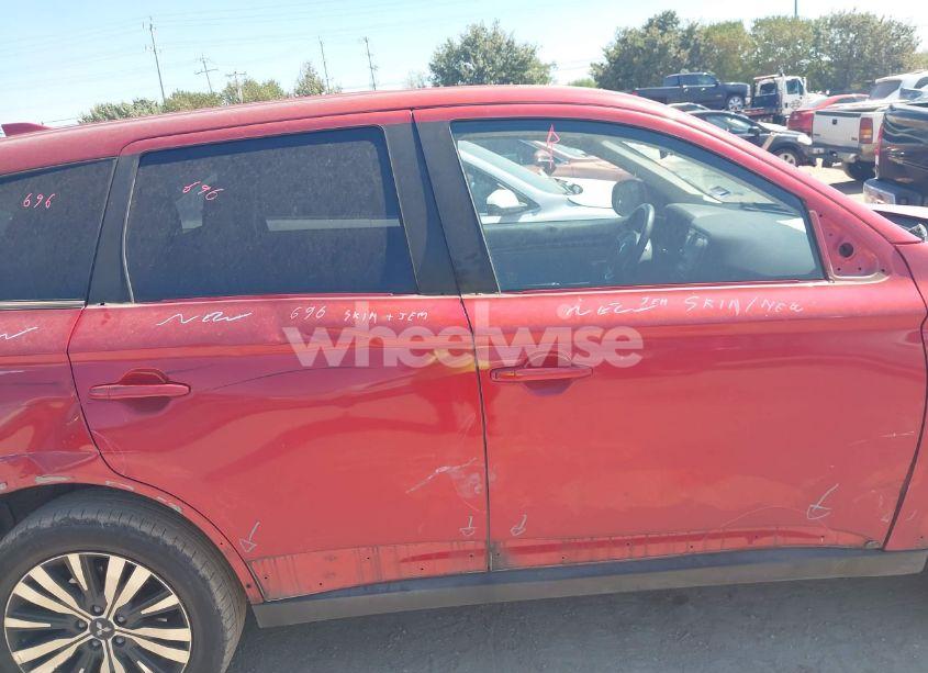 Photo 14 of 2019 Mitsubishi Outlander SE (VIN JA4AD3A33KZ045218)