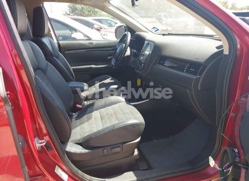 Photo 5 of 2019 Mitsubishi Outlander SE (VIN JA4AD3A33KZ045218)