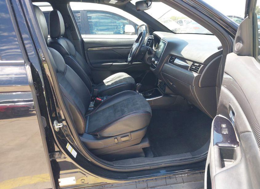 Photo 5 of 2020 Mitsubishi Outlander (VIN JA4AD3A33LZ029084)