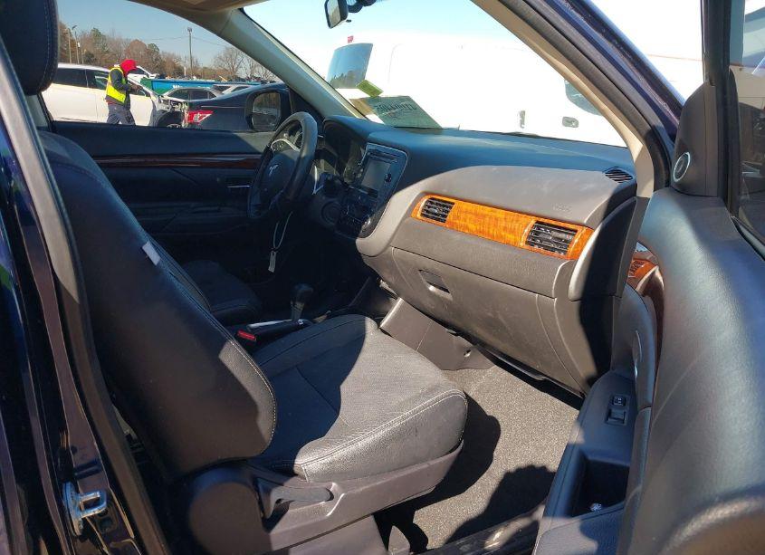 Photo 5 of 2015 Mitsubishi Outlander SE (VIN JA4AD3A34FZ013707)