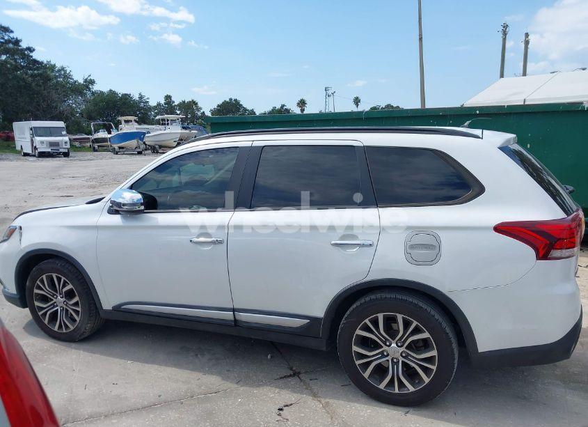 Photo 14 of 2016 Mitsubishi Outlander SEL (VIN JA4AD3A34GZ021310)