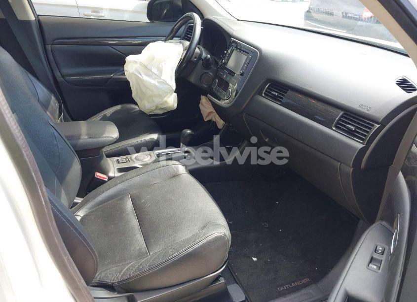 Photo 5 of 2016 Mitsubishi Outlander SEL (VIN JA4AD3A34GZ021310)