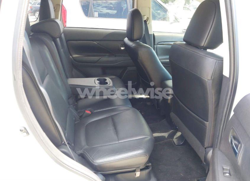Photo 8 of 2016 Mitsubishi Outlander SEL (VIN JA4AD3A34GZ021310)