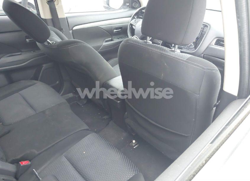 Photo 8 of 2016 Mitsubishi Outlander SE (VIN JA4AD3A34GZ040097)