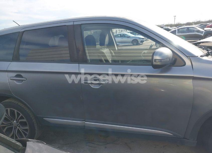 Photo 13 of 2016 Mitsubishi Outlander SE (VIN JA4AD3A34GZ055845)