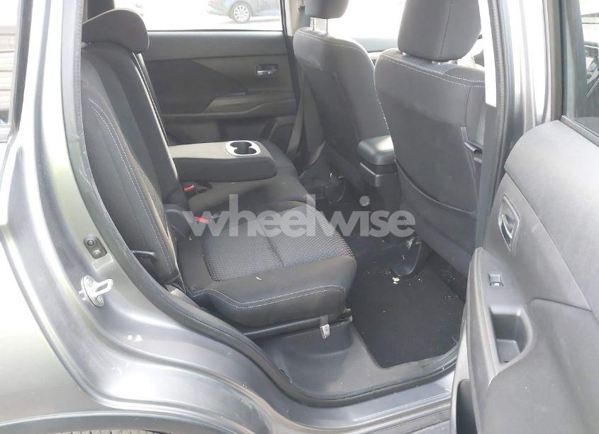 Photo 8 of 2016 Mitsubishi Outlander SE (VIN JA4AD3A34GZ055845)