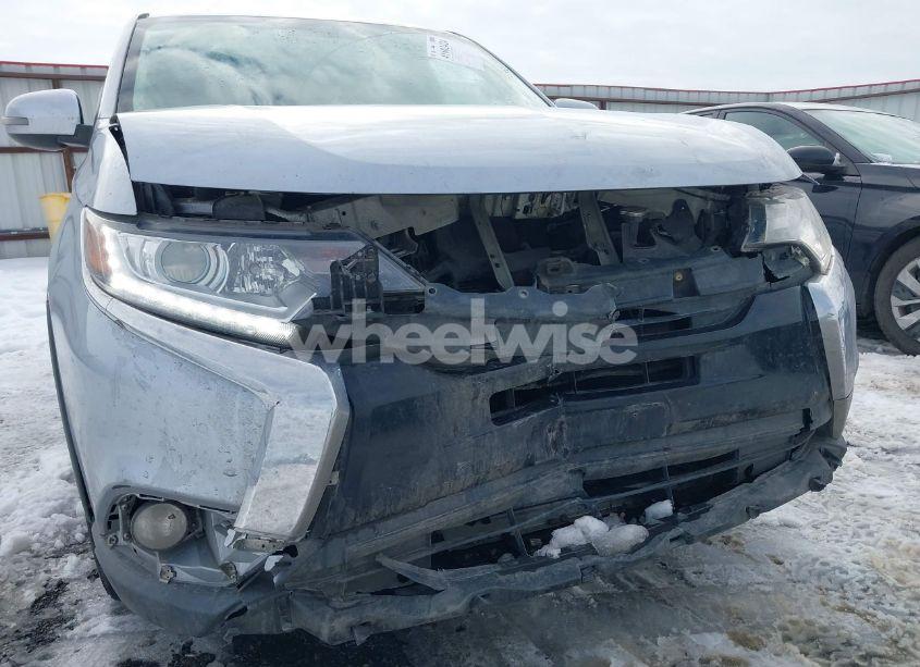 Photo 6 of 2017 Mitsubishi Outlander SE (VIN JA4AD3A34HZ028498)