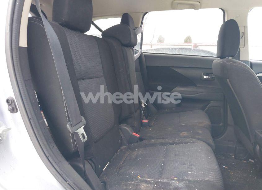 Photo 8 of 2017 Mitsubishi Outlander SE (VIN JA4AD3A34HZ028498)