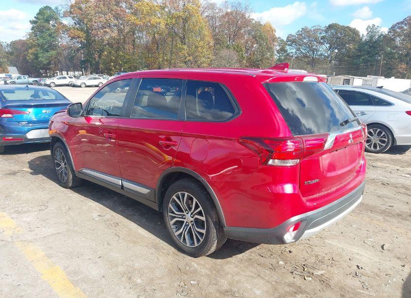 Photo 3 of 2018 Mitsubishi Outlander SE (VIN JA4AD3A34JZ016289)