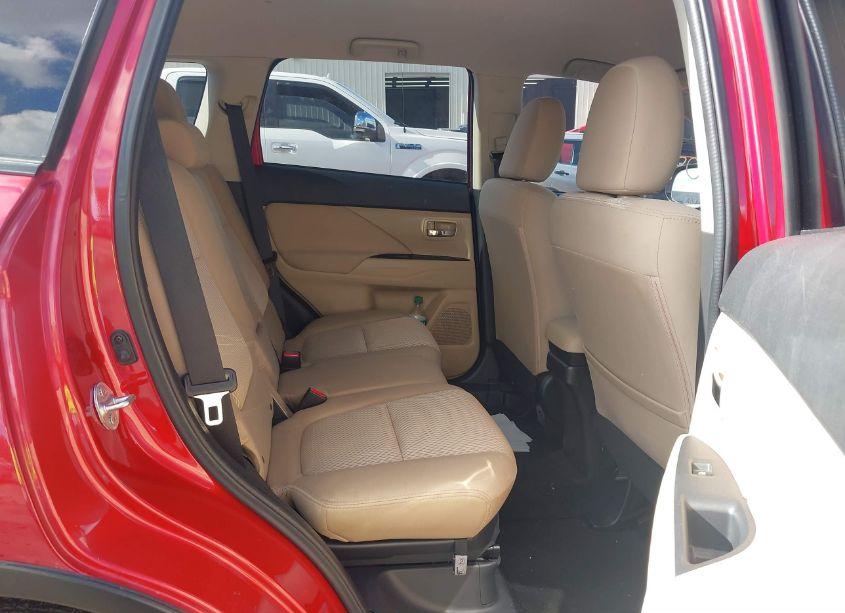 Photo 8 of 2018 Mitsubishi Outlander SE (VIN JA4AD3A34JZ016289)