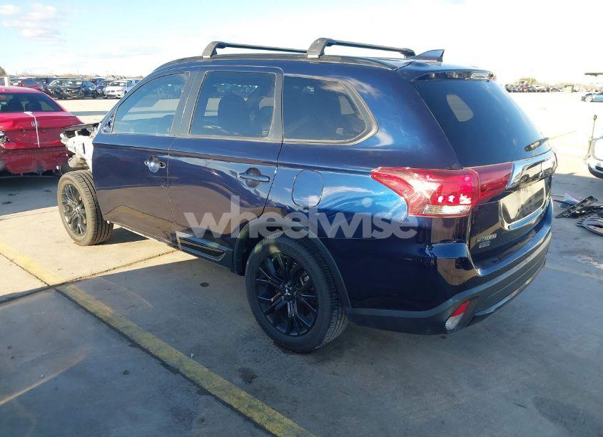 Photo 3 of 2018 Mitsubishi Outlander LE (VIN JA4AD3A34JZ028412)