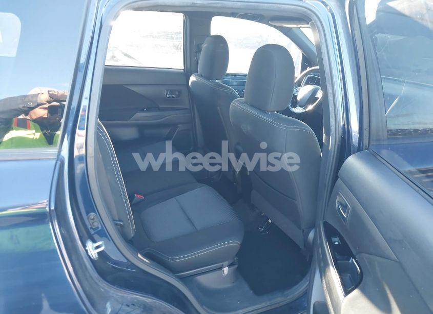 Photo 8 of 2018 Mitsubishi Outlander LE (VIN JA4AD3A34JZ028412)