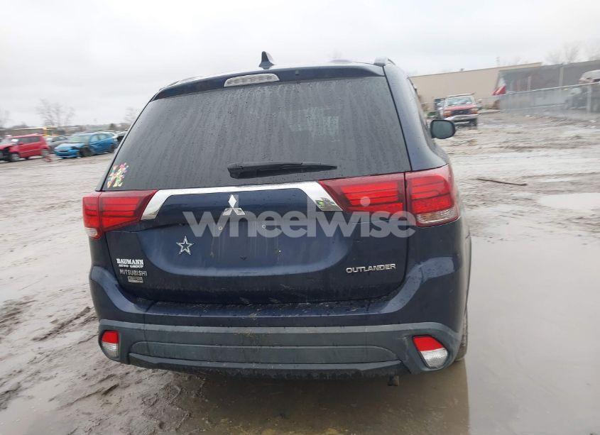 Photo 16 of 2018 Mitsubishi Outlander LE (VIN JA4AD3A34JZ030659)