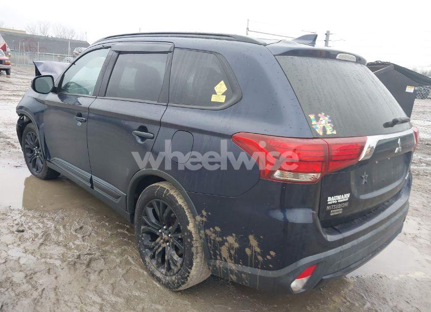 Photo 3 of 2018 Mitsubishi Outlander LE (VIN JA4AD3A34JZ030659)