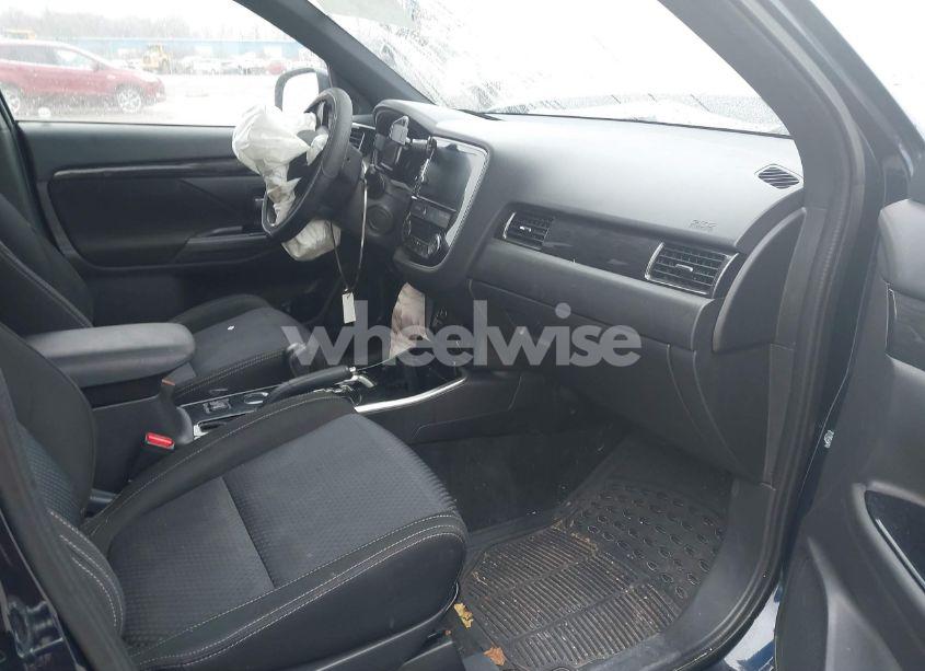 Photo 5 of 2018 Mitsubishi Outlander LE (VIN JA4AD3A34JZ030659)