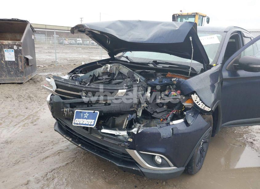 Photo 6 of 2018 Mitsubishi Outlander LE (VIN JA4AD3A34JZ030659)