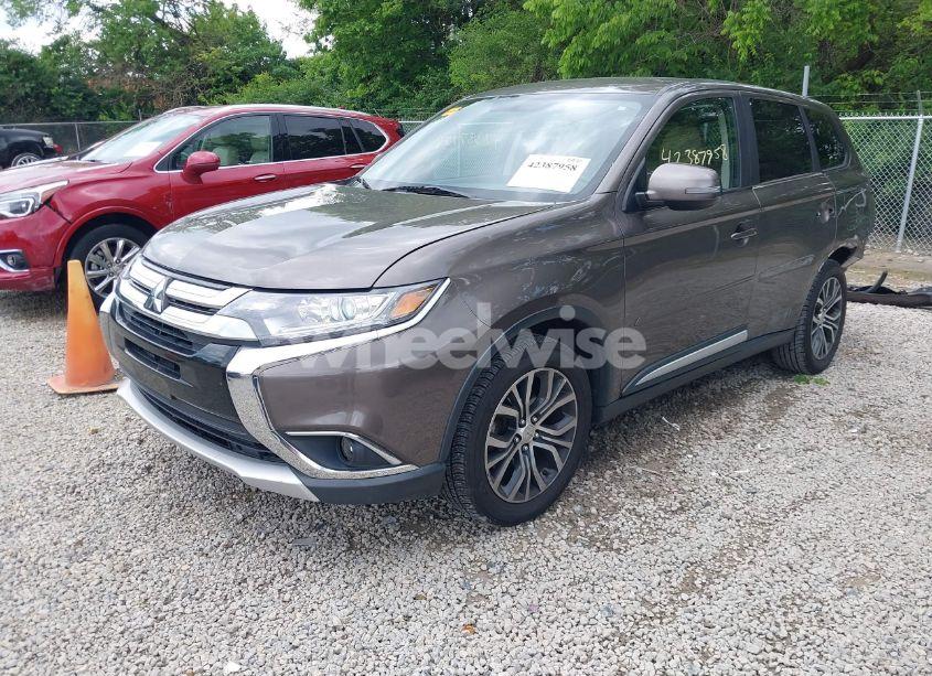 Photo 2 of 2018 Mitsubishi Outlander LE/SE/SEL (VIN JA4AD3A34JZ065816)