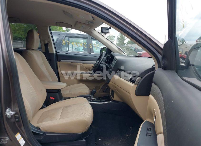 Photo 5 of 2018 Mitsubishi Outlander LE/SE/SEL (VIN JA4AD3A34JZ065816)