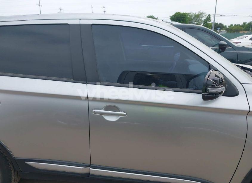 Photo 14 of 2019 Mitsubishi Outlander SE (VIN JA4AD3A34KZ015340)